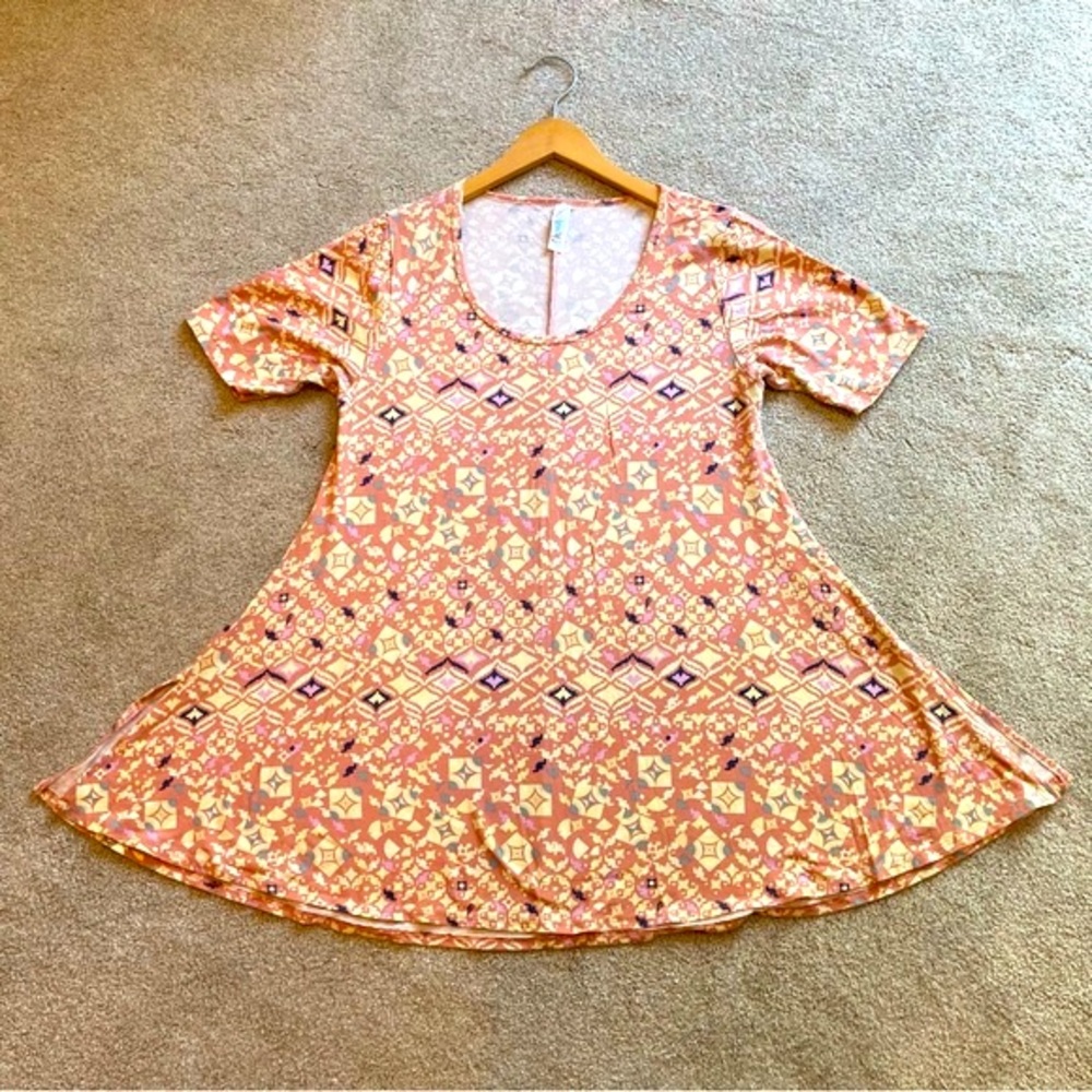 LuLaRoe “Perfect Tee”, size Small, colorful pink peach pattern